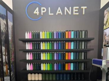 How did Kudike solve 4planet’s multi-color, small-batch customization challenges to ensure its successful exhibition participation?